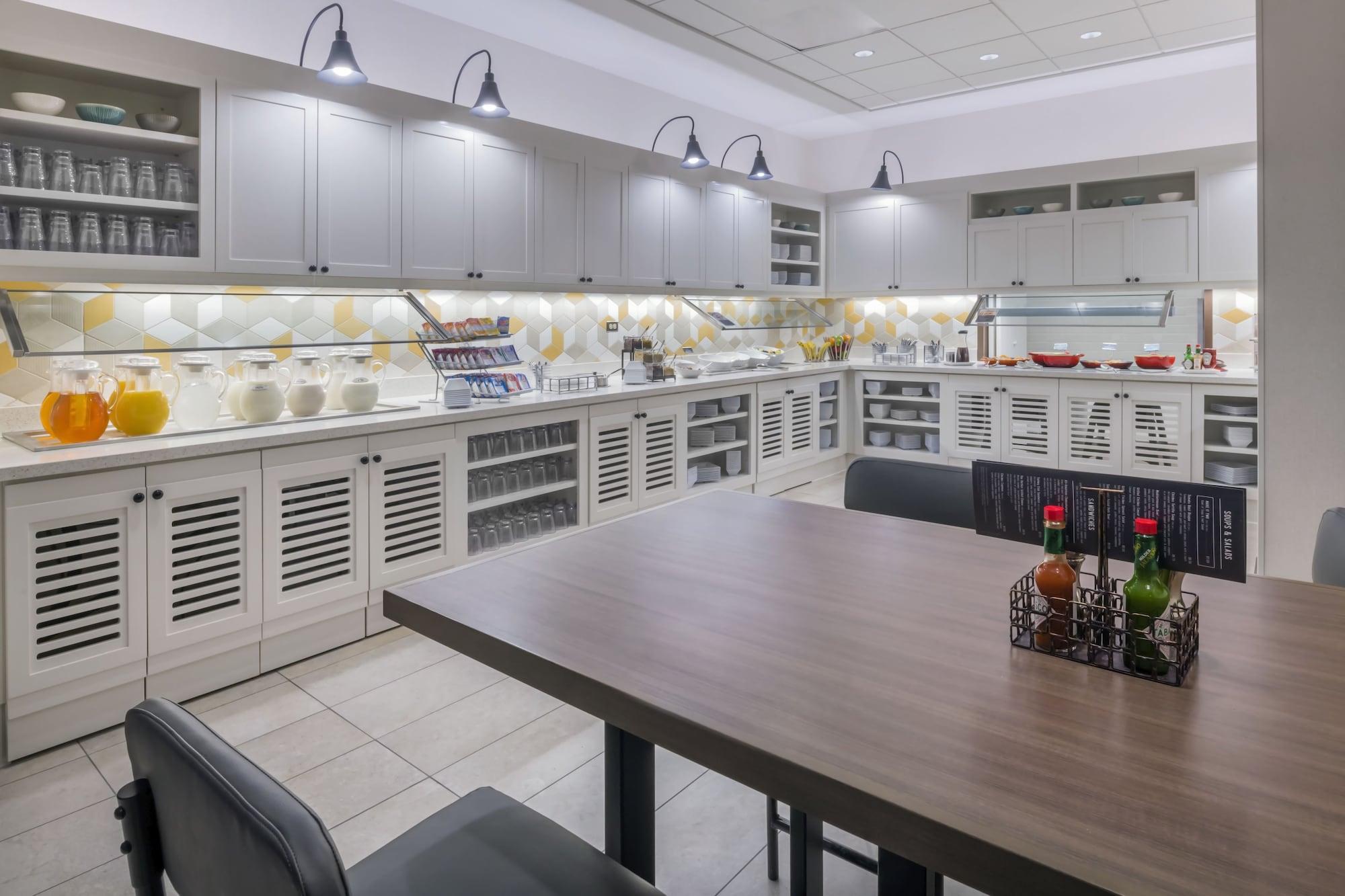 Hyatt Place Marlborough/Apex Center Экстерьер фото