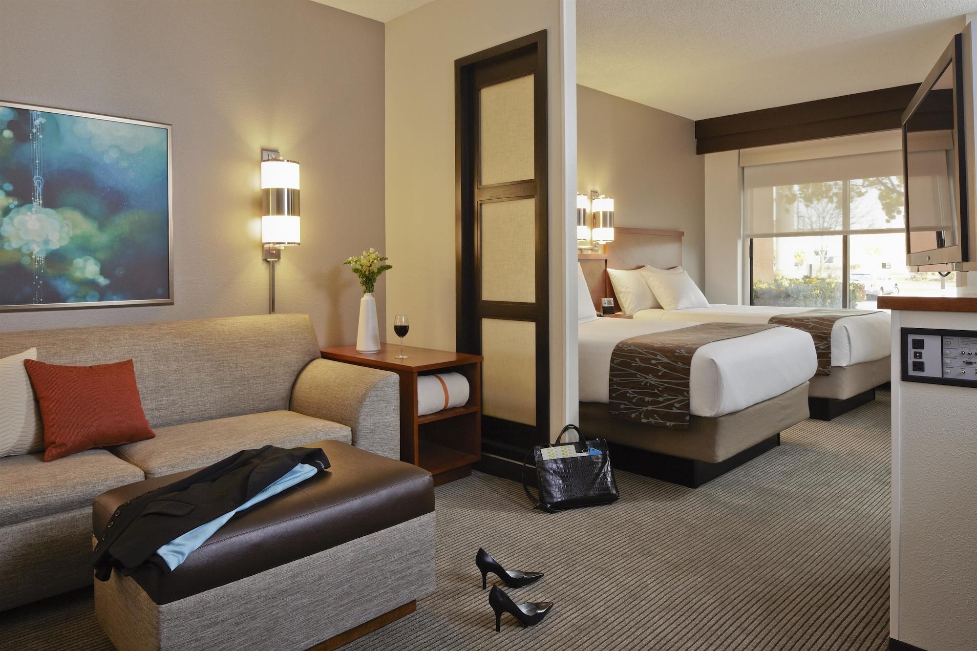 Hyatt Place Marlborough/Apex Center Экстерьер фото