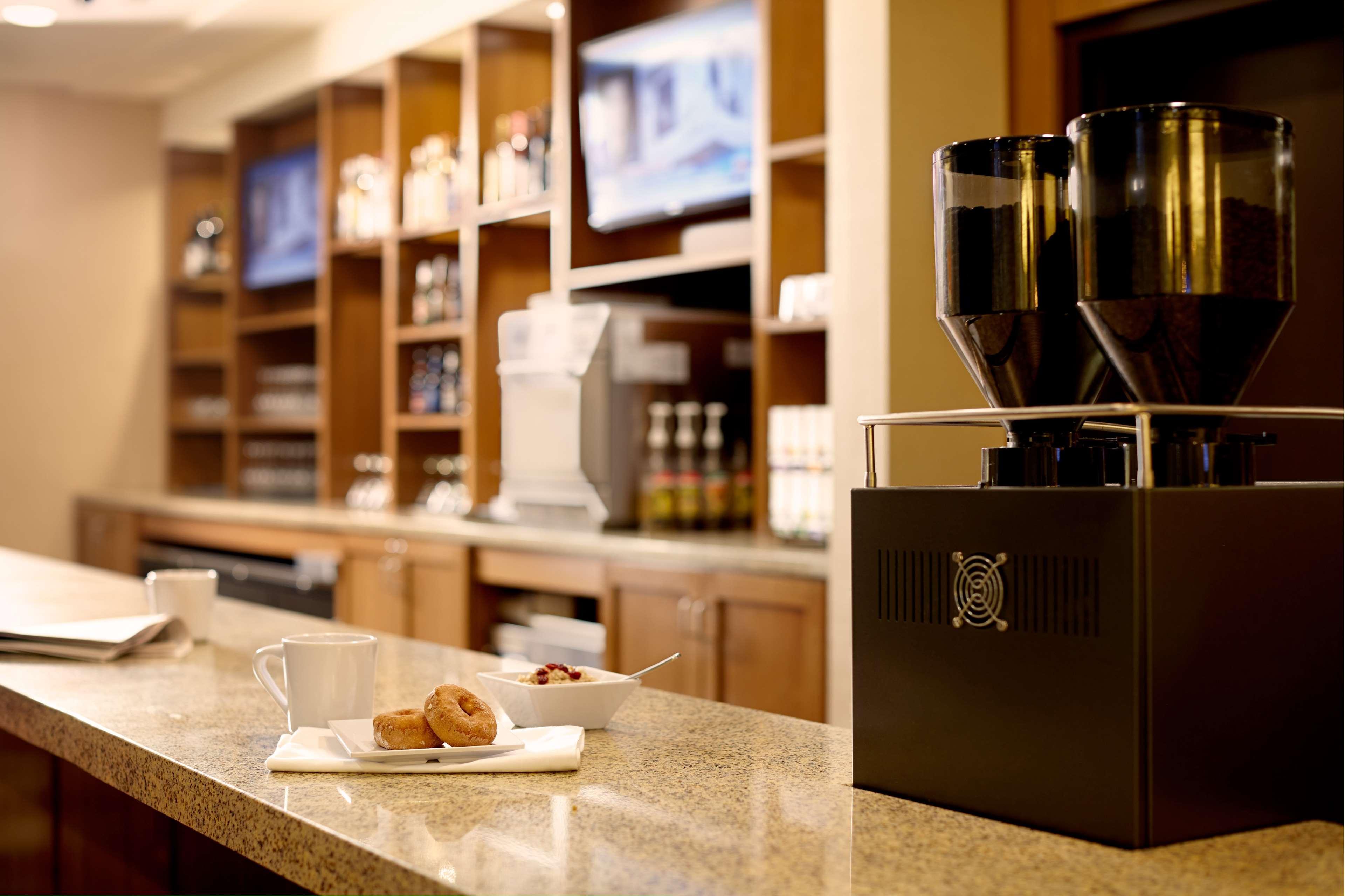 Hyatt Place Marlborough/Apex Center Экстерьер фото